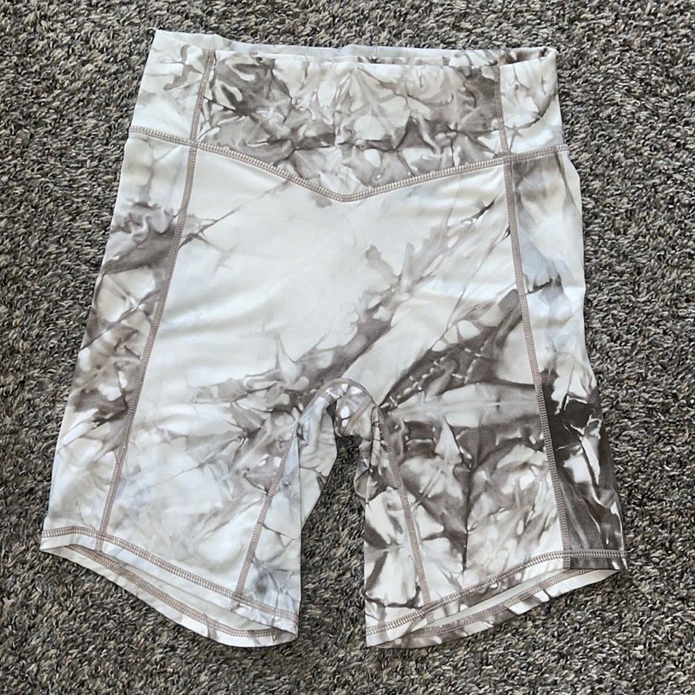 Balance Athletica (vitality) 8” biker shorts